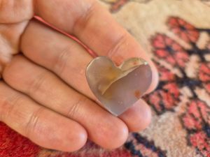 قلب عقیق دودی برای گردن بند