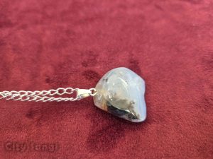 گردن آویز عقیق شفاف و آبدار