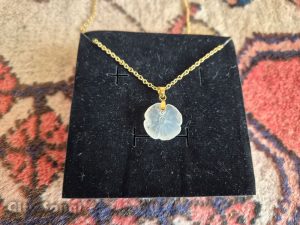 گردن آویز عقیق با طرح گل