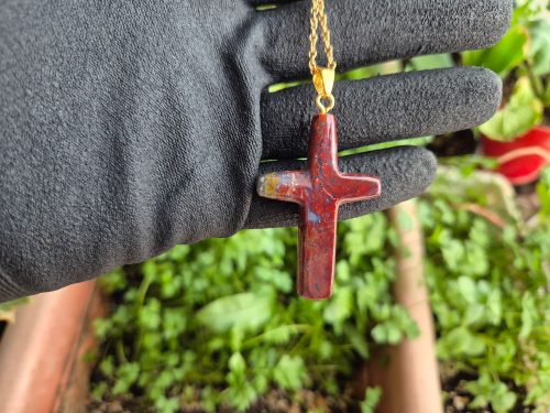 گردنبند صلیب با عقیق سرخ شجر و زنجیر