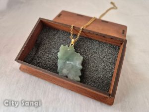 گردن‌بند عقیق سبز با طرح نقشه ایران | به همراه زنجیر استیل