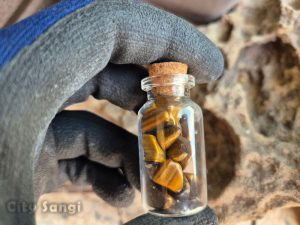 جار گوهرسنگ چشم ببر تامبل شده با وزن 30 گرم